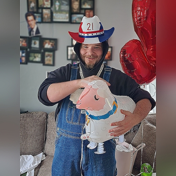 Meet your Posher, Amy - Picture 3 of 7